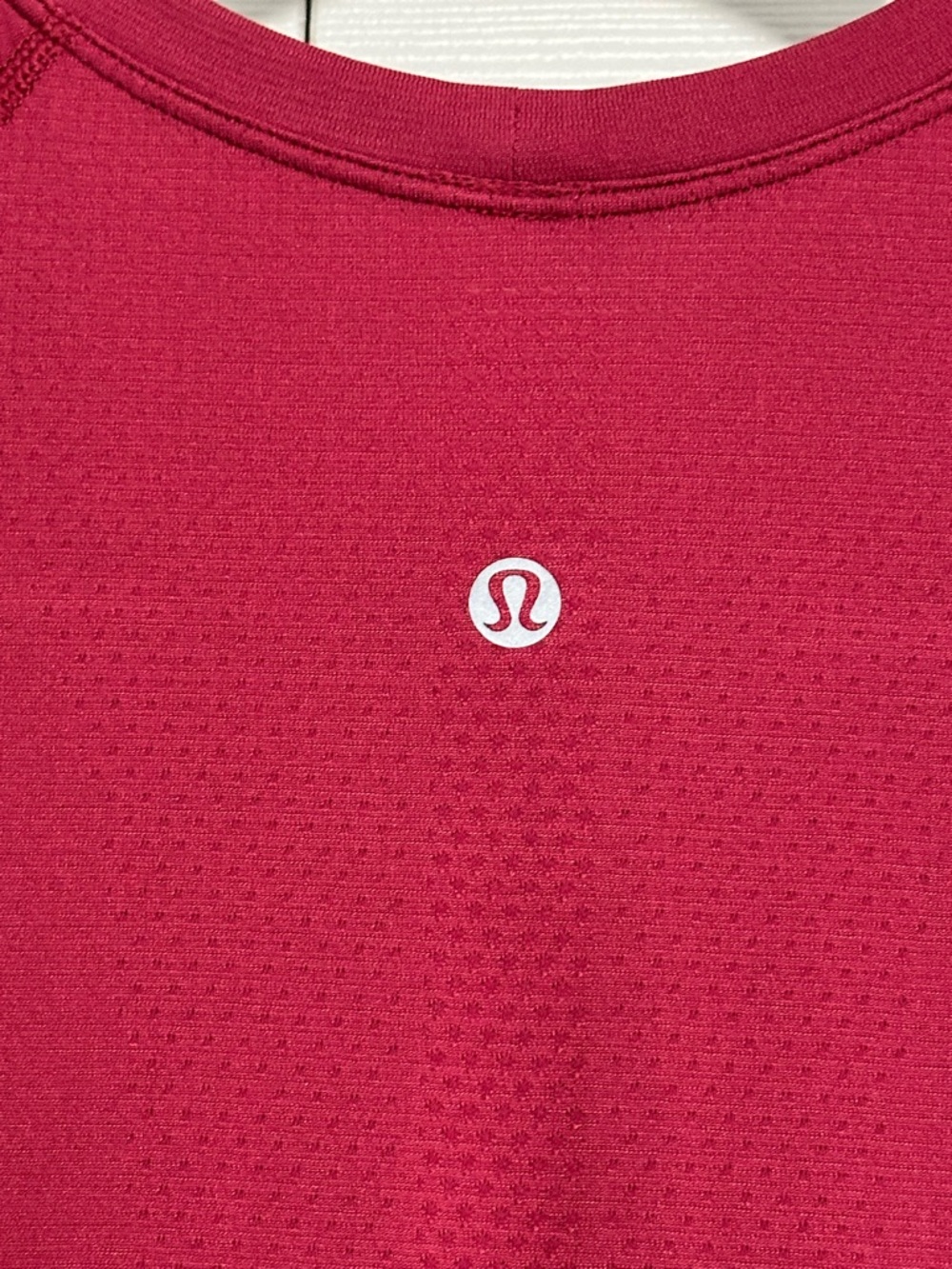 Lululemon Swiftly Tech Short Sleeve 2.0 Shirt Hip Length in Maroon Size 14 EUC - Picture 3 of 4